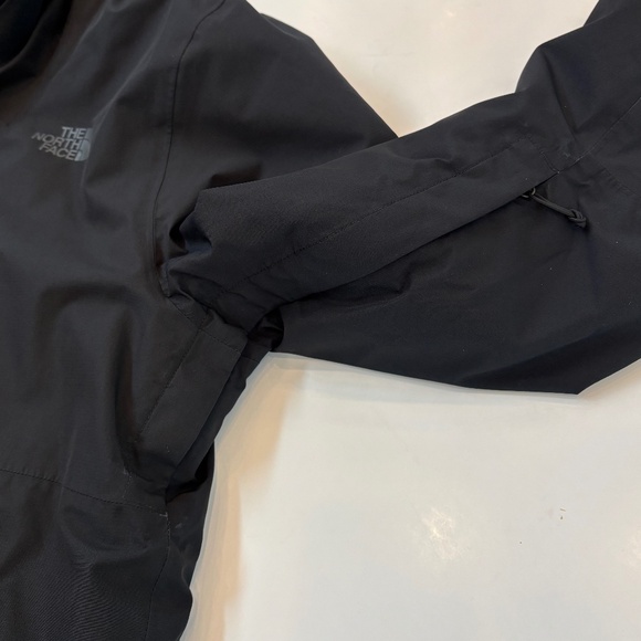 The North Face Men's INLUX Insulated Waterproof Jacket, Black, size Medium - Picture 8 of 11